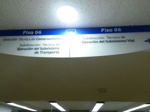 aviso acrilico