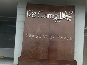 aviso para fachada en metal